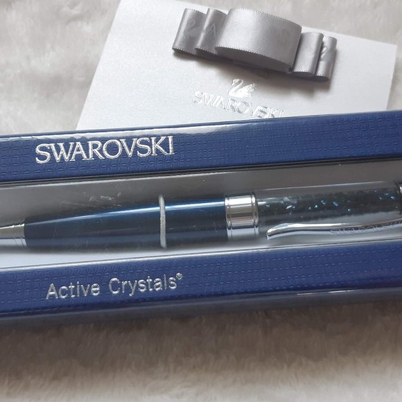 Swarovski | Blue Crystalline 4 GB USB Pen - Picture 2 of 3